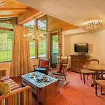 Sunneschlossli Lodge Отель Нессельвенгле