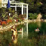 Отель Sunneschlossli Lodge Нессельвенгле